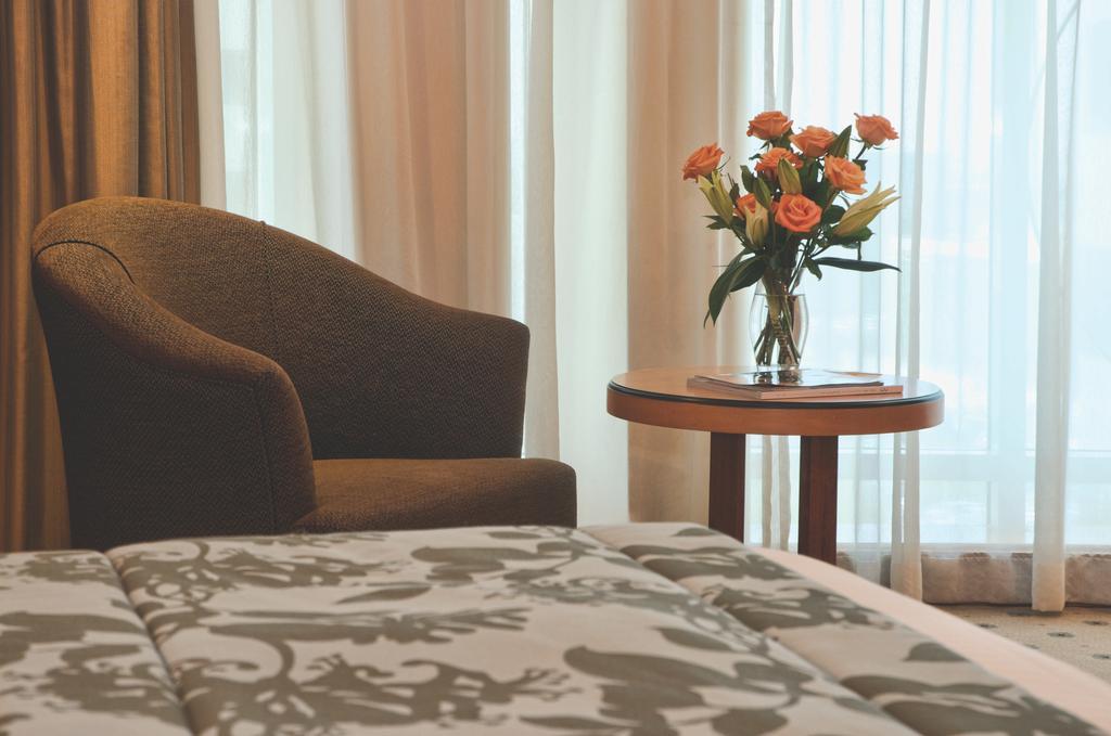 Wiseman Grand Hotel Ad-Dauha Zewnętrze zdjęcie A room at the hotel