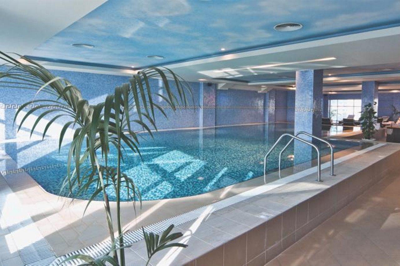 Wiseman Grand Hotel Ad-Dauha Zewnętrze zdjęcie The swimming pool at the hotel