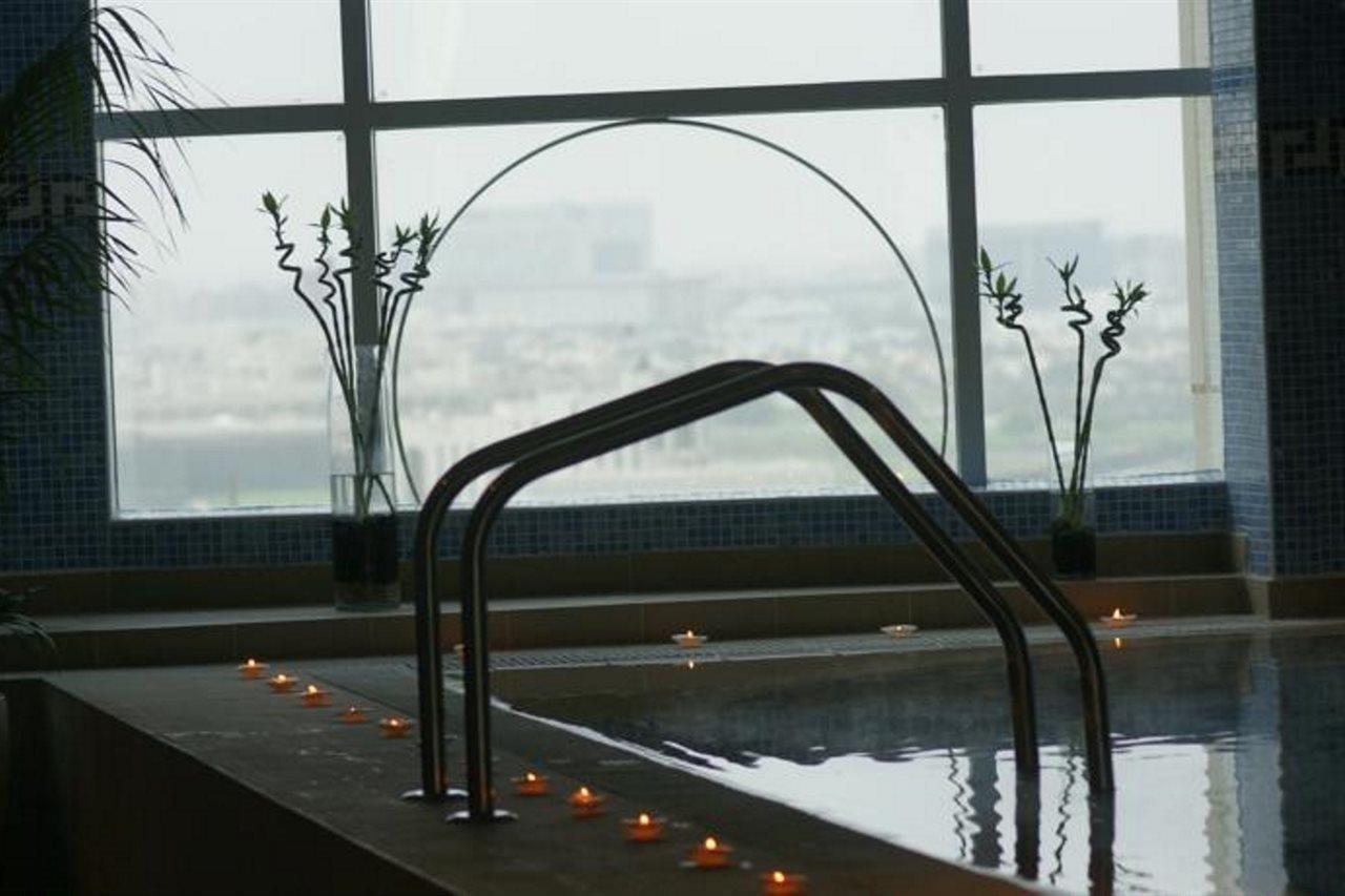 Wiseman Grand Hotel Ad-Dauha Zewnętrze zdjęcie A pool at the hotel