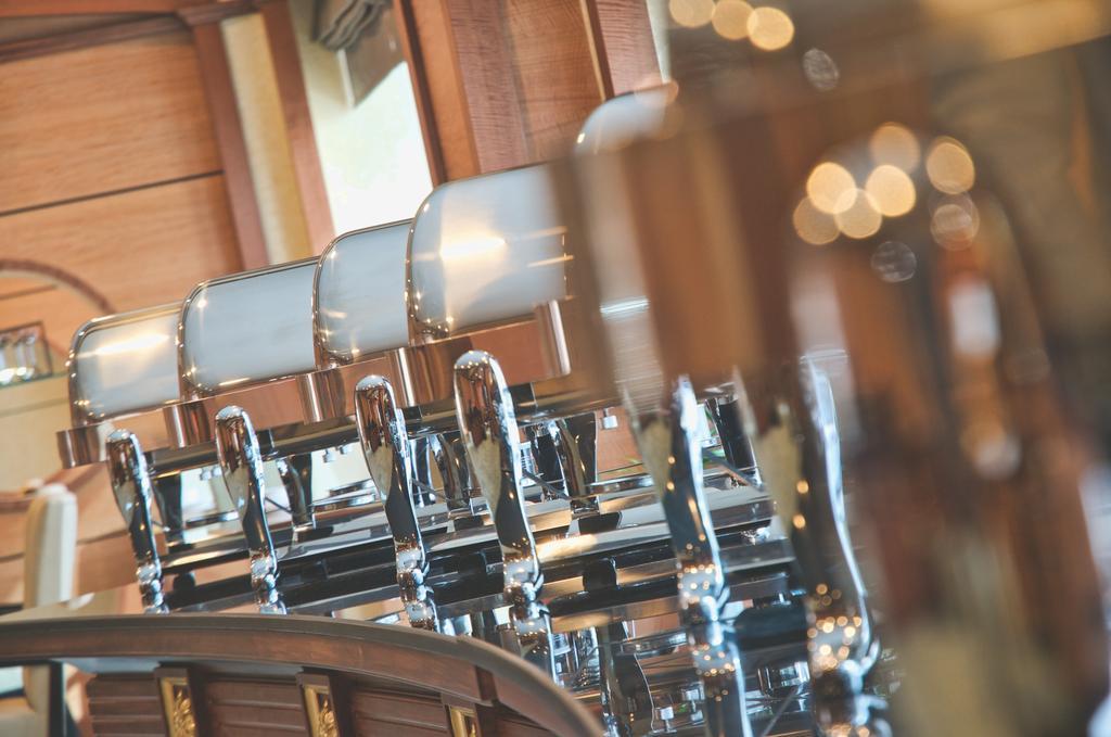 Wiseman Grand Hotel Ad-Dauha Zewnętrze zdjęcie Beer taps